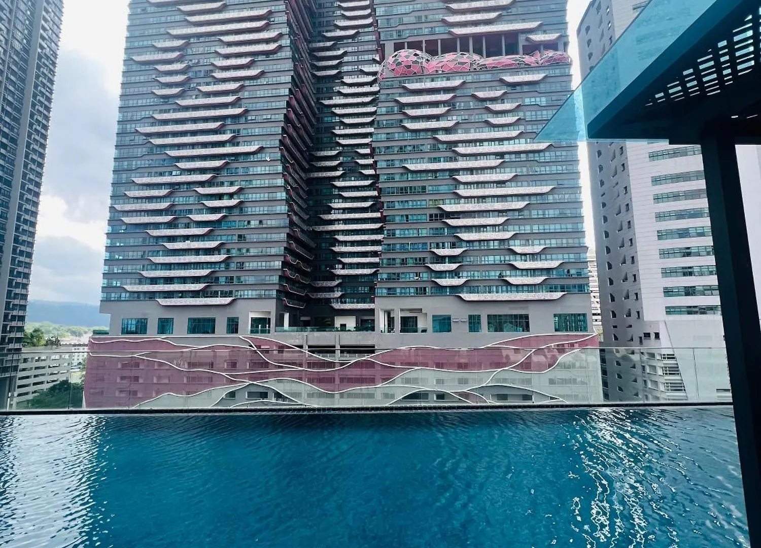 Reizz Residence By D'Amour Куала-Лумпур